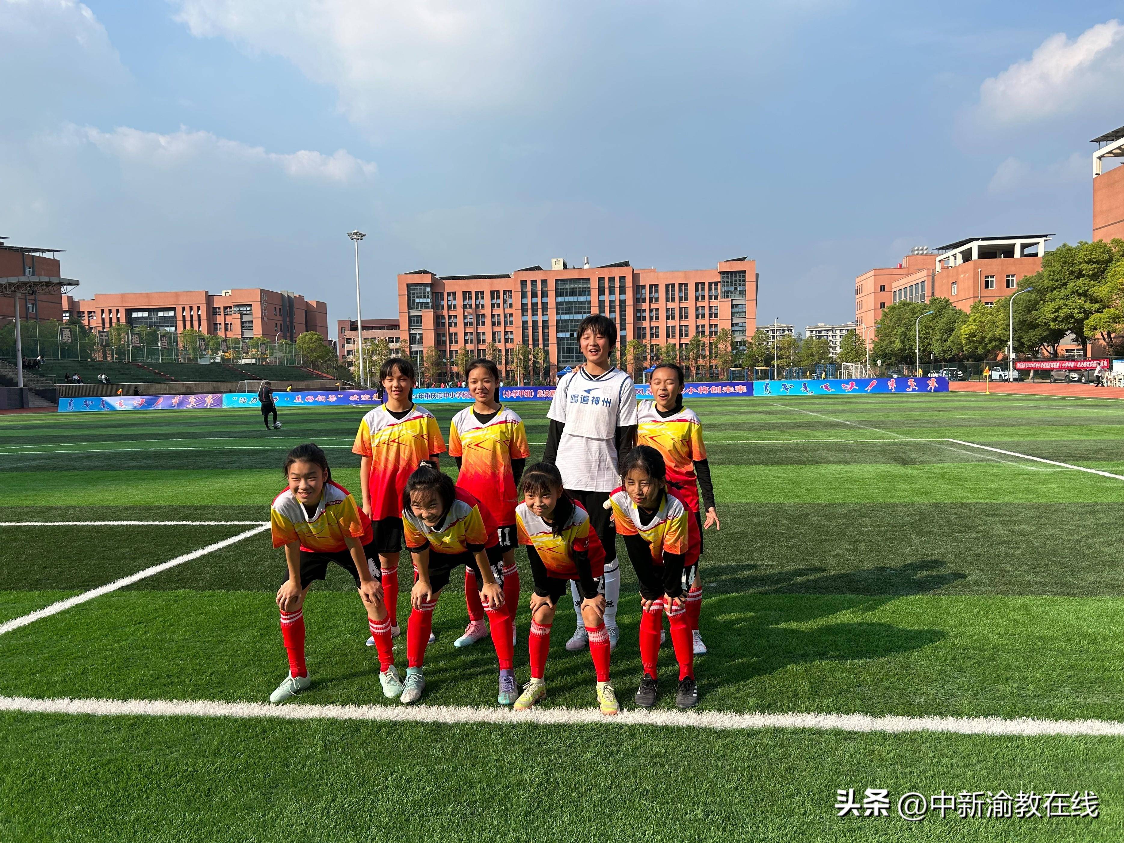 队员们在女足比赛中展现拼搏精神